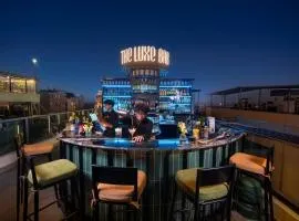 Le Premier Hotel & Rooftop Bar