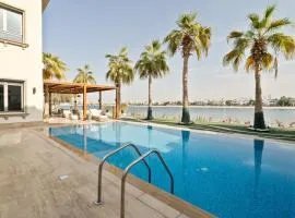 World Class Luxury Haven 4 BDR Villa in Palm Jumeirah-D