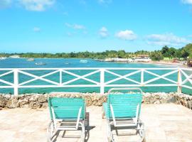 Cosy Studio on the Beach, hotel di Crown Point