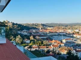 Vila Pombal Tomar Apartments - Pool & City Views、トマールのホテル