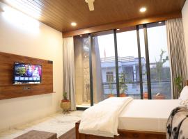 Amritam Palace A Luxury AC Home Stay, hotell i Rīngas