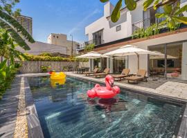 Stylish Private Pool Mansion Close to My Khe Beach, hotell sihtkohas Da Nang