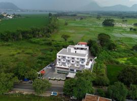 The Lotus Hotel Visakka Palani, hotelli kohteessa Palni