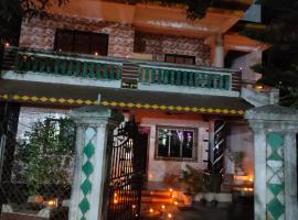 Hasmukh House, hotel i Daman