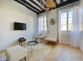 Modern getaway for two - Marais Place Vosges