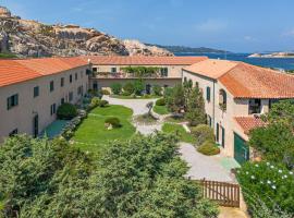 Residence Cala Francese - Case sul mare, отель в Ла-Маддалене