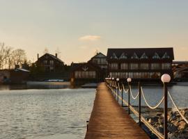 Waterloo Village, hotell med basseng i Pidhorodne