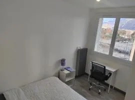 Une Chambre dans Appartement partagé, Grenoble à 8 min du centre-ville