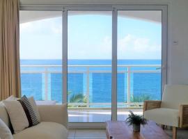 Maho Beach House - Premier 1-Bedroom, Oceanview Suite, hotel en Maho Reef