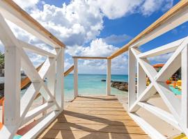 Maho Beach House 1-Bedroom, Oceanfront Lifestyle, hotel en Maho Reef