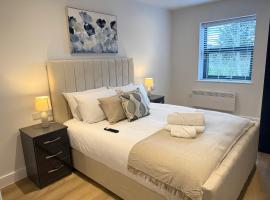 Sale Road Serviced Apartments Near Airport & Trafford Centre, hotell i Wythenshawe