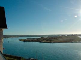 Vue incroyable sur la mer, lumineux !, hotel din Barneville-Carteret