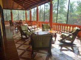 Colonial Elegance in the Heart of Masaya for 8 Guests, hotell i Masaya