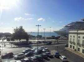 Alfama lisboa 2nd floor amazing river view, hotell i Lisboa