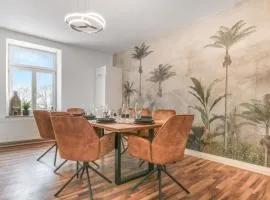 Cruwzo - Modern Centrally Located Apartment with Parking