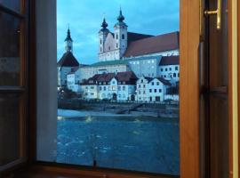 APARTMENT ZENTRUM Top 12 mit 2 Schlafzimmer - sehr schöner Ausblick, hotel in Steyr