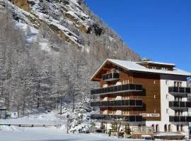 Ski-In/Ski-Out Hotel Sport