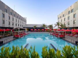 Maani Muscat Hotel & Suites: Maskat şehrinde bir otel