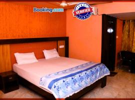 M R Swastik Guest House Varanasi Near Beniya Park - Excellent Stay with Family, Parking Facilities, hotel em Varanasi