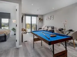 CityCentre LUXURY with NETFLIX, FREE WIFI and POOL-TABLE !!