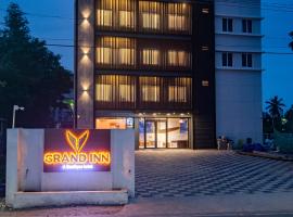 V Grand Inn، فندق في Velankanni