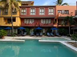 Casa Lotería -Pueblito Sayulita- Colorful, Family and Relax Experience with Private Parking and Pool