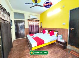 Varanasi Paradise Varanasi Near Beniya Park- Parking & Restaurant Available - Perfect Location And Comfortable Room, hotel em Varanasi