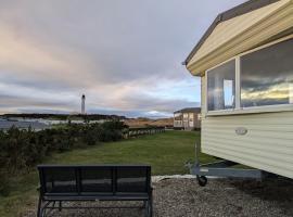 Aurora on the Dunes- Cozy Coastal Retreat with Scenic Views, hotel em Lossiemouth