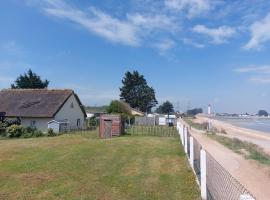 Accès direct mer. Plage du Débarquement, hotel v destinácii Ouistreham