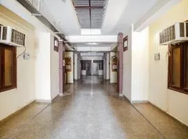 Hotel O Av Residency Near Botanic Garden Of Indian Republic