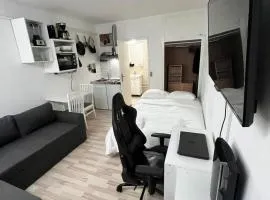 Comfort Cozy Studio Near Airport