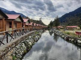 Shivalaya Retreat - A River Side Resort, hotel di Manali