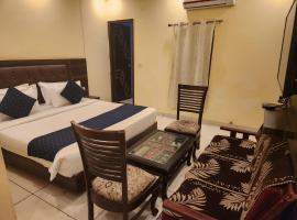 Hotel Grand Cozy Cave, hotel a Nuova Delhi