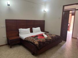 Bluestar Apartments, hotell i Entebbe