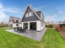 Serene Holiday Home in De Koog Texel with Sauna, casa de férias em Westermient