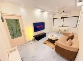 Elite Suite 1 - 65'TV, Netflix&Chill, Luxury 2BHK