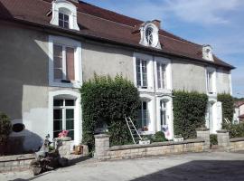 Chambres d'hotes la Fromagerie du Relais Postal Royal, hotel di Colombey-les-deux-Églises