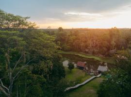 Amazon Muyuna Lodge - All Inclusive, хижа в Paraíso