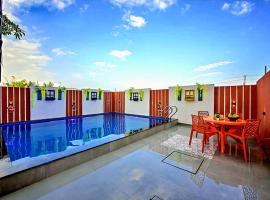 ll EMPYREAN STAY ll AIRAWAT VILLA ll 2BHK ll AC ll PRIVATE POOL ll WIFI ll，羅納瓦拉的家庭式飯店