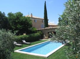 Elegant 18th-Century Bastide in Provence with Panoramic Views and Private Pool, фермерский дом в Валансоле