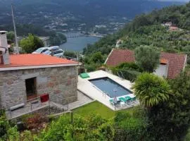 Casa da Lage - Gerês - Piscina privada - Vistas rio