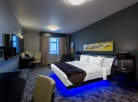 Applause Hotel Calgary Airport by CLIQUE