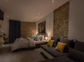 ROKOS DOWNTOWN ROOMS - specially designed rooms with private bathrooms - perfect for couples - in the heart of Split, just steps from Diocletian's Palace and the Riva promenade