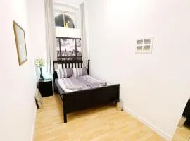 Comfortable rooms in Lugner City area