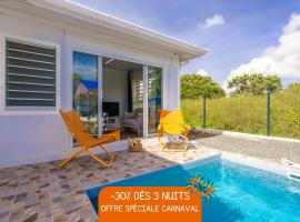 Domaine "Alizé Sainte-Marthe" - 3 Bungalows avec Piscine Privée - Idéal Couple & Famille - Clim - Mini Green de Golf - Wifi - Calme - 5min St-François Centre、サン・フランソワのホテル