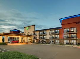 Holiday Inn Express Hotel & Suites Branson 76 Central by IHG, hotel sa Branson