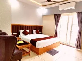 HOTEL NEW - G A J A N A N - Near sea beach and temple - Prime Location with Lift - Wifi - Restaurant and Parking Availabity - UPI Accepted - Newly Renovated