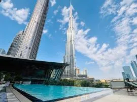 Sky High Luxury, Grande Signature, Burj Khalifa View, 5 minute walk to Dubai Mall