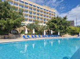 Navarria Blue Hotel, hotell i Limassol