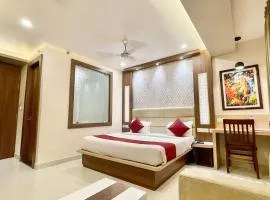 A LUXURY HOTEL K-U-B-E-R P-A-L-A-C-E - fully Air Conditioned hotel at Prime Location - Near Sea Beach and Temple - Hygiene & Spacious Room - with wifi- LIFT and PARKING Facilities - Best Hotel in PURI